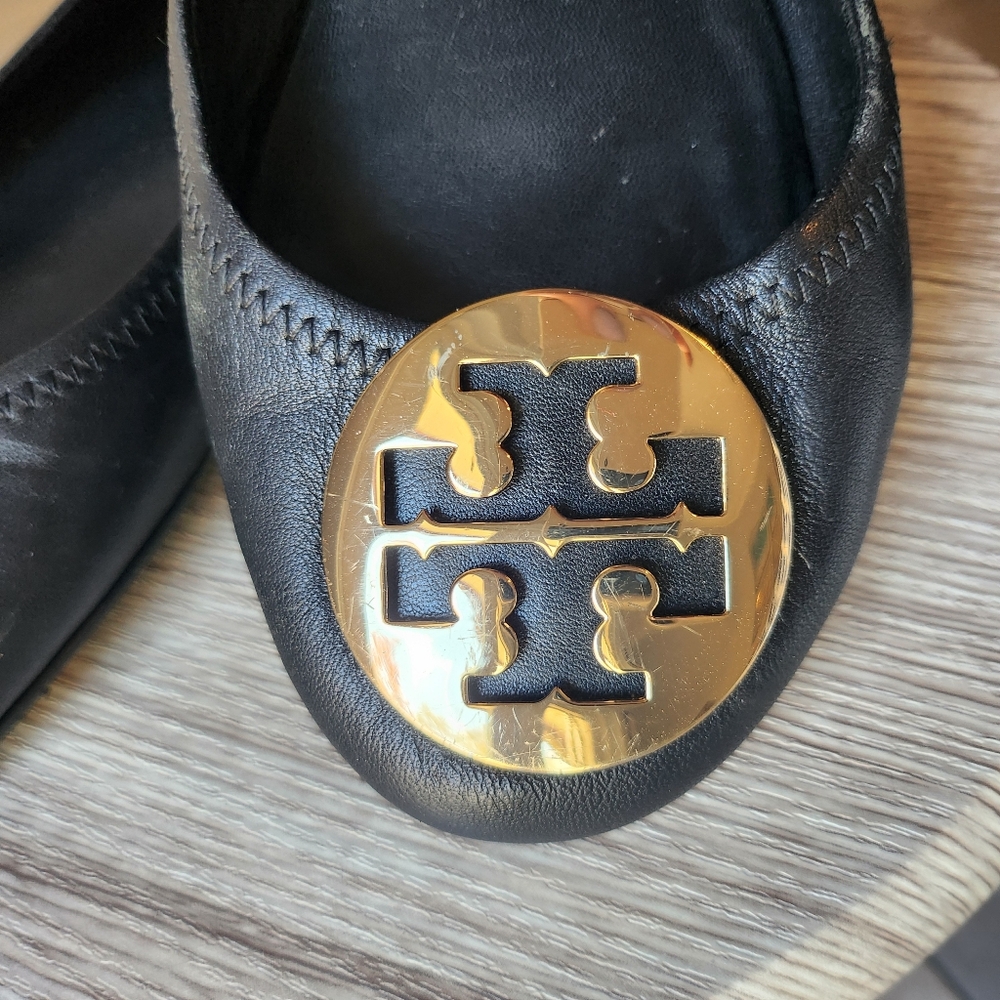 Tory Burch Black Leather Flats with Gold Logo Medallion - Picture 2 of 9